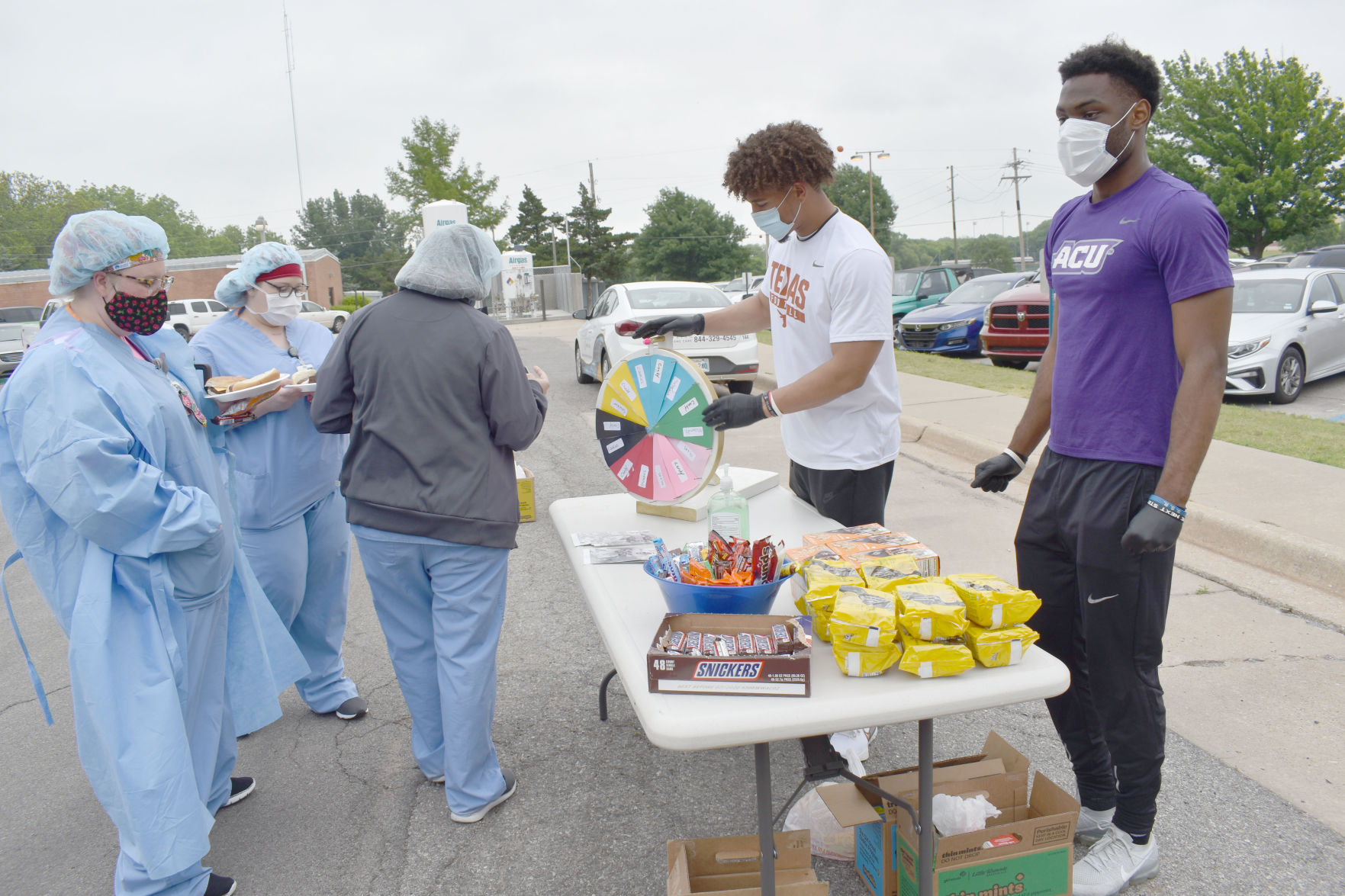 Life Springs, football players serve picnic to Grady healthcare workers